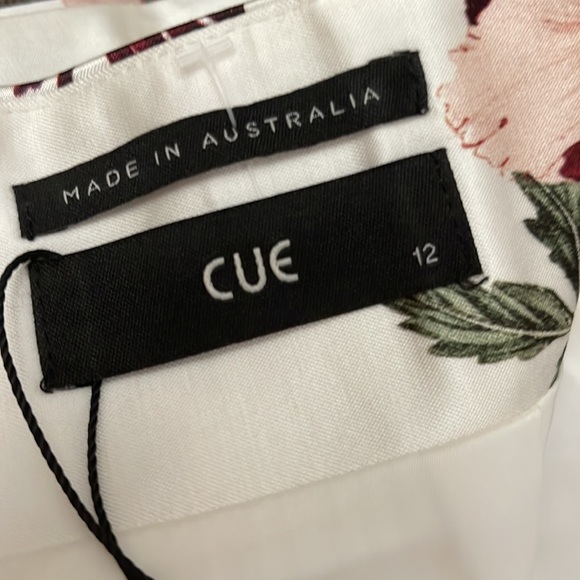 CUE  floral skirt size 12 over the knee worn once original price $259 - Picture 3 of 5